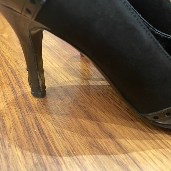 Authentic Gucci "Eve" Patent and suede black heels .  Size 10. - Picture 4 of 6